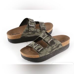 Hey Girl Corkys Tabloid Camo Platform Sandals sz 7